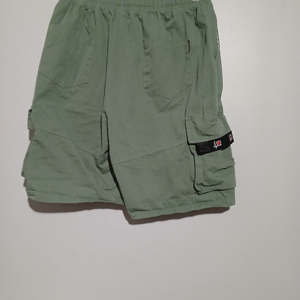 Men's Green Cargo Shorts. Buying 2 Pair NWOT. Size 30X8 - Picture 14 of 16